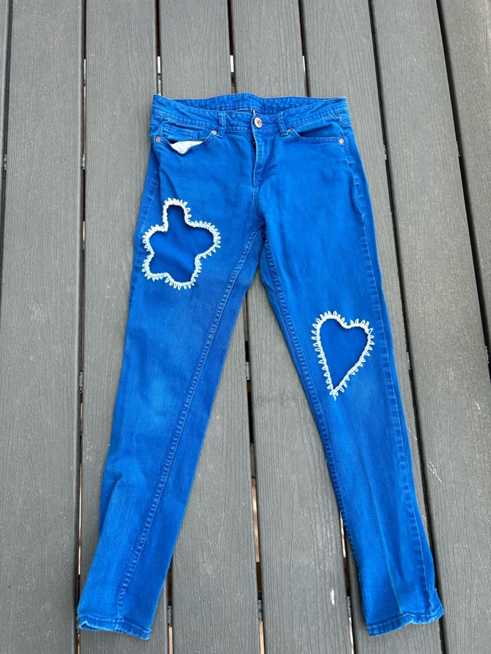 Cut‎ out jeans